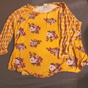 Floral top quarter sleeve